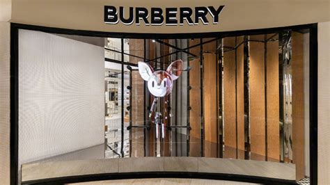 Burberry’s new strategy is one check on 